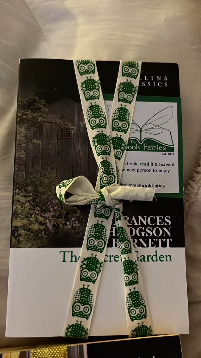 TraceyT80651091's tweet photo. Looking forward to book fairy fun whilst in Truro today . I've got a couple of books to hide for people to find . #bookfairy #truro #cormwall https://t.co/UBFq6yLU9N