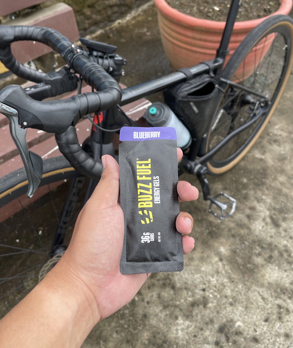 Vynce_Opena's tweet photo. A good alternative and much more affordable gel is itong Buzzfuel energy gel made by our fellow filipino people sourced from local bee farmers din ang main ingredient :)) https://t.co/e05uChjxt5