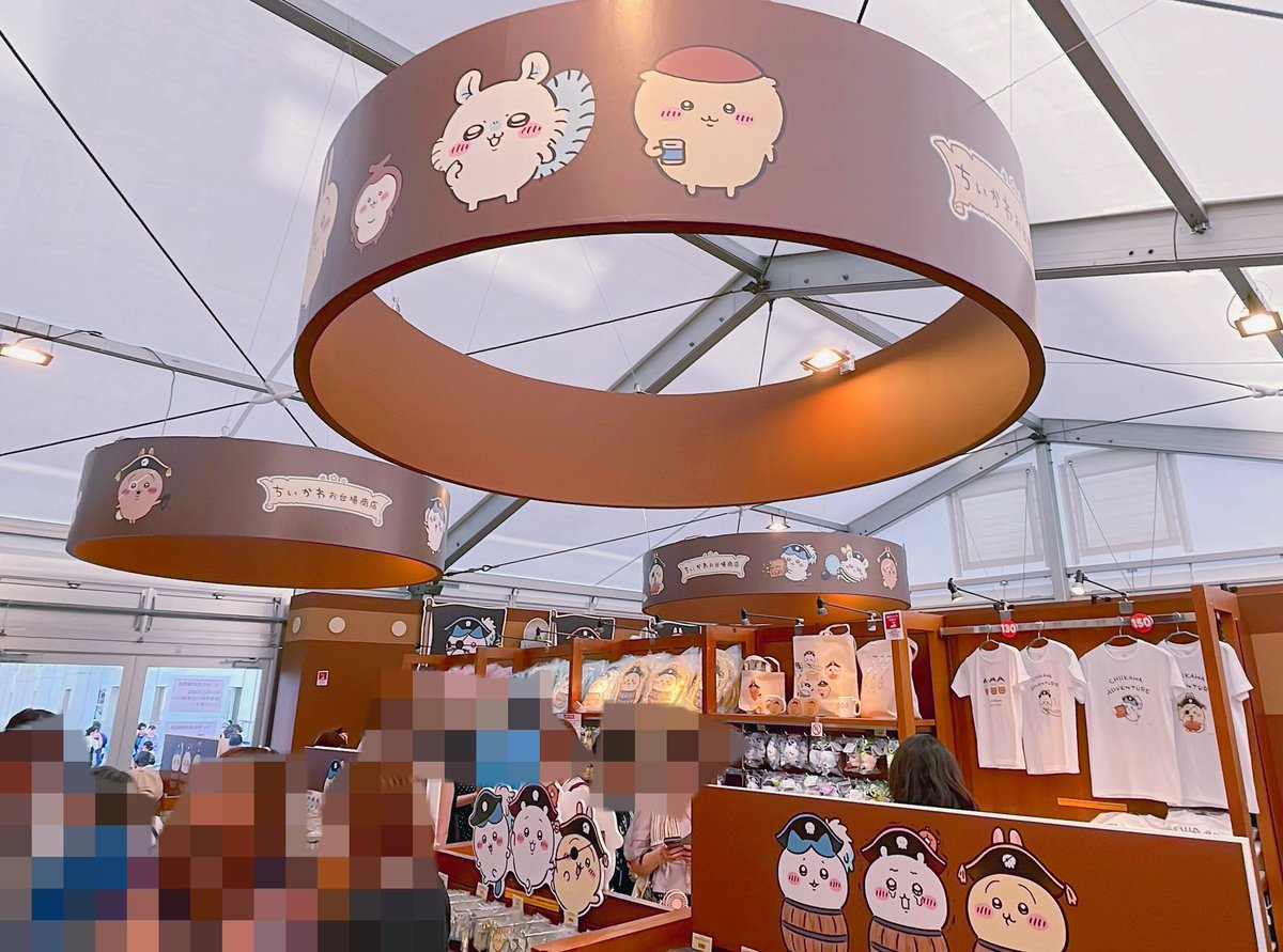 오다이바 모험왕의 오다이바 상점✨ 치이카와 어드벤쳐 굿즈들을 판매하고 있었습니다. 정리권 기준 시간 15분 전부터 줄을 서서 입장했는데 30분...