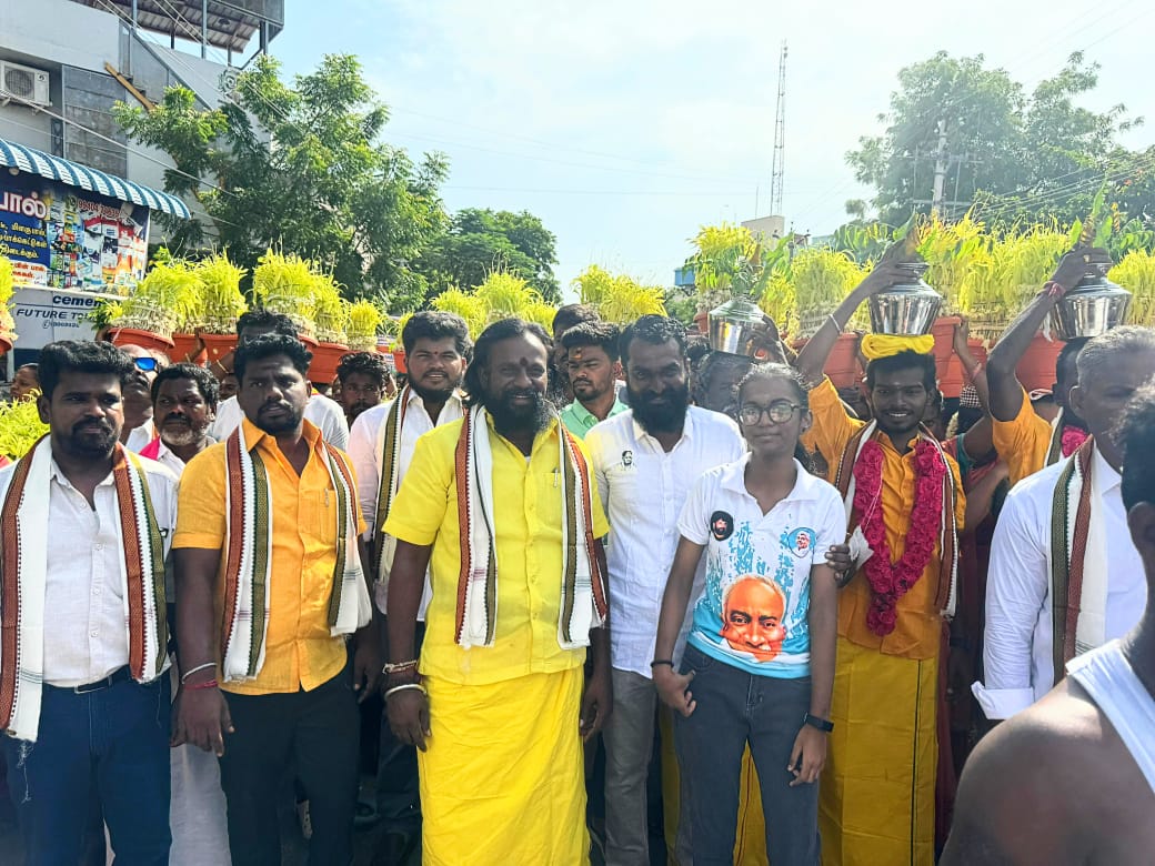 KKSelvakumaroff's tweet photo. பெருந்தலைவர் காமராஜர் ஐயா அவர்களது 122-வது பிறந்ததின விழாவினை சிறப்பிக்கும் வகையில்,
சிவகாசி நாடார் மகாஜன சங்கம் சார்பாக விருதுநகரில் 122 பெண்கள் முளைப்பாரி எடுத்து கர்மவீரருக்கு மரியாதை செலுத்திய மகிழ்மிகு நிகழ்வில் கலந்து கொண்டு ஐயாவின் திருவுருவப்படம் மற்றும் சிலைக்கு மாலை அணிவித்து மரியாதை செலுத்தினேன்‌.
