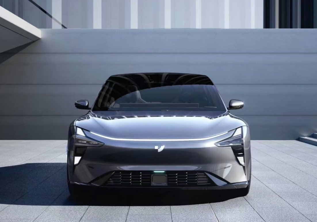 EVsLaneofficial's tweet photo. The official images of the JiYue 07 Electric Sedan in grey have been released, featuring intelligent AI pixel headlights and a door handle-less design. It is set to launch in September. https://t.co/HK2vUR87ru