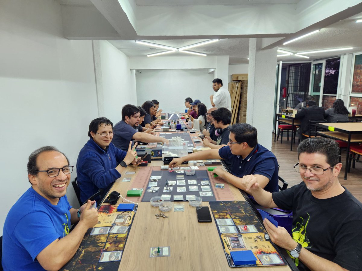 RollDudes's tweet photo. Faltando 1 Minuto y 56 Segundos ¡Matamos al Blob! Gracias al @juegoselduende por recibirnos y GRACIAS a todas las personas aue nos ayudaron a promover el Evento. @Asmodee_es @FFGames_ES @ArchivosArkham #ArkhamHorror #ArkhamHorrorLCG #ArkhamHorrorTheCardGame #RollDudes #CDMX https://t.co/hJS1VCedQe