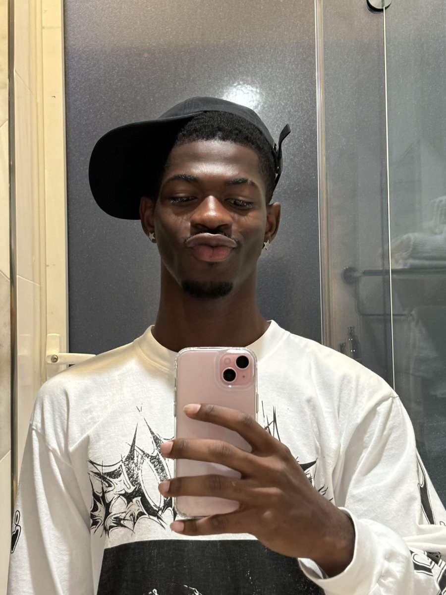 LilNasX's tweet photo. https://t.co/vYITtVy1y9