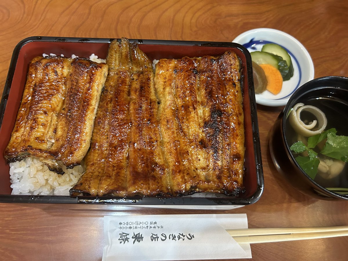 supra_ka's tweet photo. うなぎ食べて暑さに勝ちます💦
夜洗車がんばる（たぶん） https://t.co/Kp6kAE8JIC