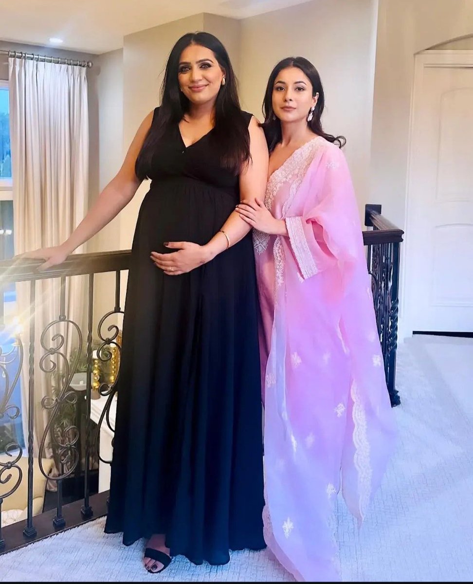 Pretty lady in pink 💕💕

#ShehnaazGill