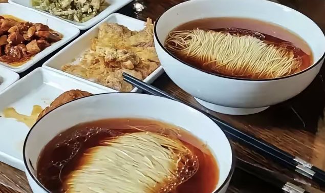 この醤油系
ラーメンに
色んな
トッピングを
のせて食べます。

#相互フォロー
#フォロバ100
#フォロバ100絶対
#フォロバ💯