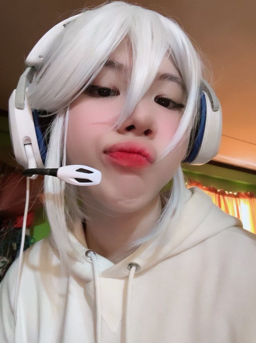 kairitsune's tweet photo. hi im kairi !! looking for 18+ girl moots & friends to play val with
♡ peak plat 3 (stuck in gold now LOL)
♡ asia server! my dc is kaixirie ( ^ω^ )
♡ i cosplay sometimes
♡ & ↻ for fb or reply hi!!
#val #valtwt #moots #valoph #valorant https://t.co/gqz5uJQvZK