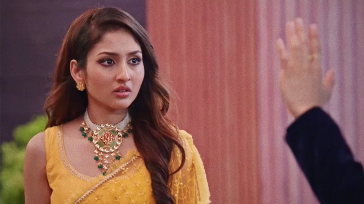 chaandsitaaree's tweet photo. THIS FACE. GAWDD SHE'S SO PRETTY. LOOK AT HER GAHHHH https://t.co/NTFyyTVKZI