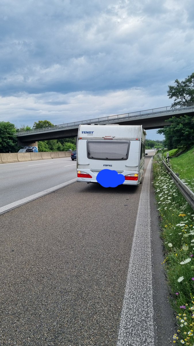 juanrandil's tweet photo. was für einen Ferienstart... nach 300 von 850 km. https://t.co/8eCDowlkrR