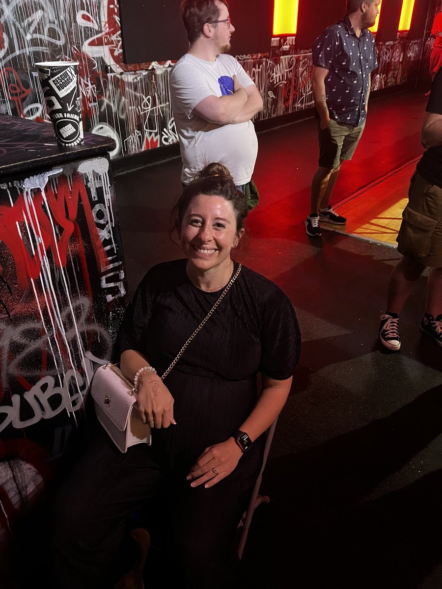 SamJDalling's tweet image. 7 months pregnant and still gigging - fair play @goldengirlwd18. Thanks to @rescuerooms for looking after us so well during @frankturner last night  #fthc