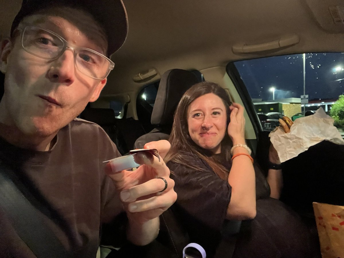 SamJDalling's tweet image. 7 months pregnant and still gigging - fair play @goldengirlwd18. Thanks to @rescuerooms for looking after us so well during @frankturner last night  #fthc