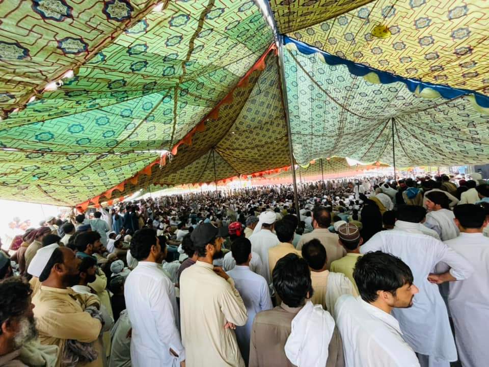 Aliwazirna50's tweet photo. #Bannu sitin enter in its second day against the anti Pastun fascist polices from Pakistani agencies This time the commitment of the people is very clear. All peace loving people are requested to support the participants of #BannuSitin
#StopStateTerrorism
#SupportBannuResistance https://t.co/5kMQbjpv1K