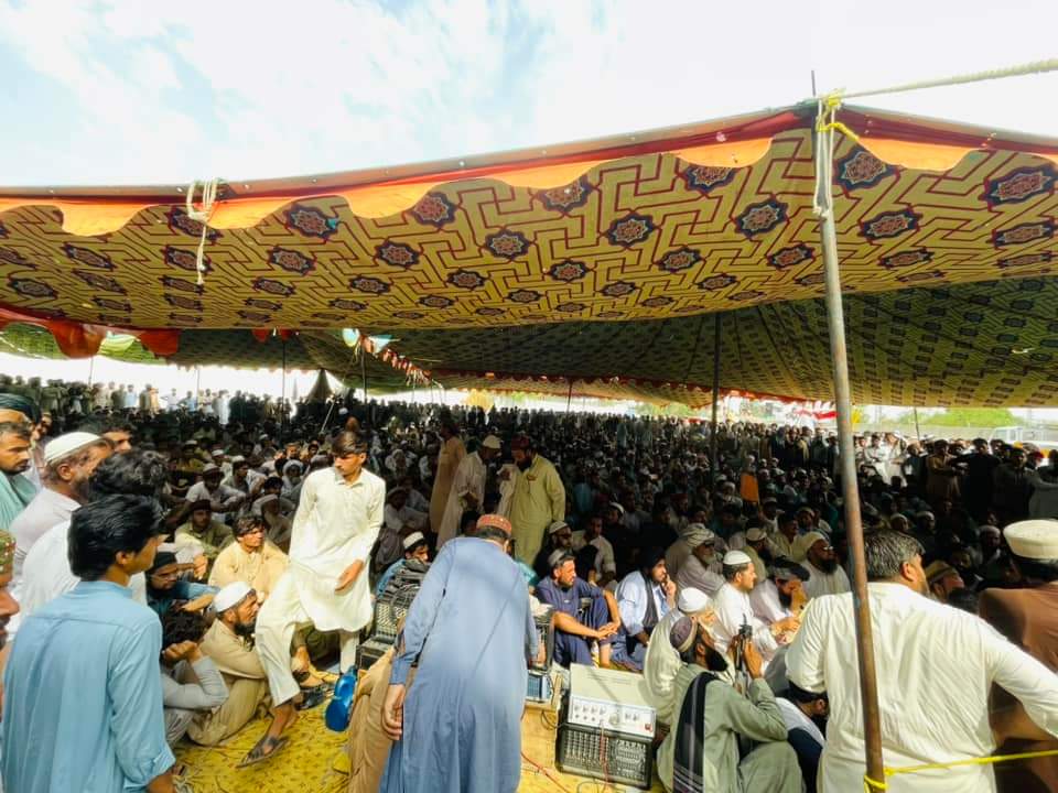Aliwazirna50's tweet photo. #Bannu sitin enter in its second day against the anti Pastun fascist polices from Pakistani agencies This time the commitment of the people is very clear. All peace loving people are requested to support the participants of #BannuSitin
#StopStateTerrorism
#SupportBannuResistance https://t.co/5kMQbjpv1K