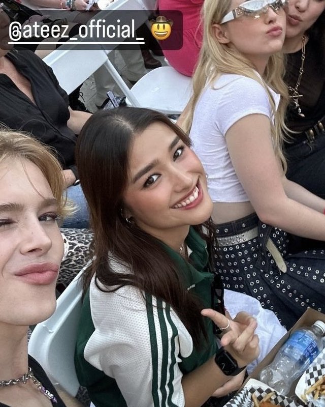 atzchased's tweet photo. Liza Soberano went to ATEEZ's concert and her bias is KANG YEOSANG??????? 

😍😍😍😍😍 OMG https://t.co/AncfjzB7JX