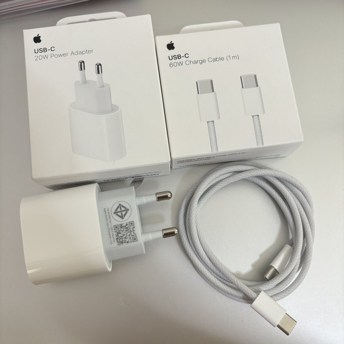 yamarupp's tweet photo. ส่งต่อสายชาร์จ USB-C สายถัก + หัวชาร์จไอโฟน/ไอแพด 20W USB-C  Power Adapter ของแท้
ใช้ไป2ครั้ง ที่สายมีรอยนิดหน่อยแต่ยังขาว
🚚 ส่งต่อ 1000 รวมส่ง
สนใจทักdmได้เลยค่า🙇🏻‍♀️
#อุปกรณ์ไอโฟน #ส่งต่อ #สายชาร์จไอโฟน #ส่งต่อadapter #สายชาร์จไอโฟน #หัวชาร์จไอโฟน #ไอโฟนมือสองราคาถูก #ส่งต่อapple https://t.co/BBIu5cb1DH