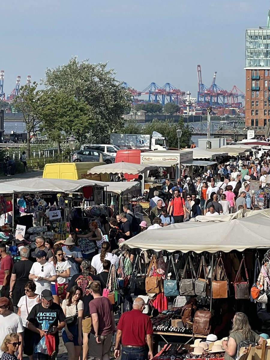 frank25436's tweet photo. Moin vom Hamburger #Fischmarkt bei feinstem Wetter https://t.co/yGhHnbfAcK