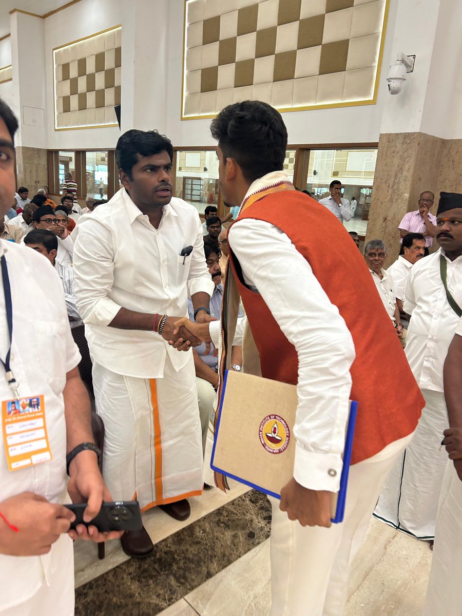 ShridSuresh's tweet photo. @annamalai_k 
Thank you for your blessings on this auspicious day SirJi
I will be very glad to receive you at IITM for our event.
Happy Guru Purnima🙏 https://t.co/CkVnXmIX1I