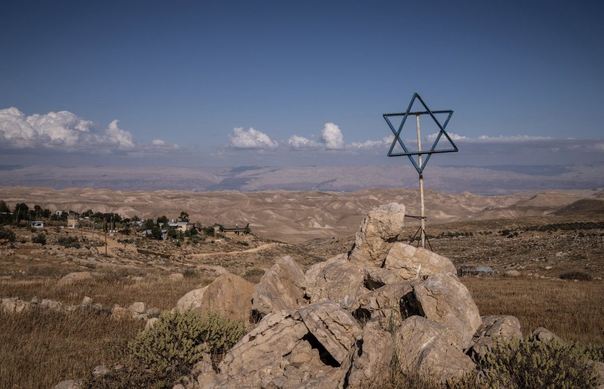 Ideally, American Jewish people think, Israel aligns with their values, writes @jrmbenjamin.

In theory, they assume, Zionism protects them against antisemitism, there and here. But they must break through these false assumptions. trib.al/T6snA7r