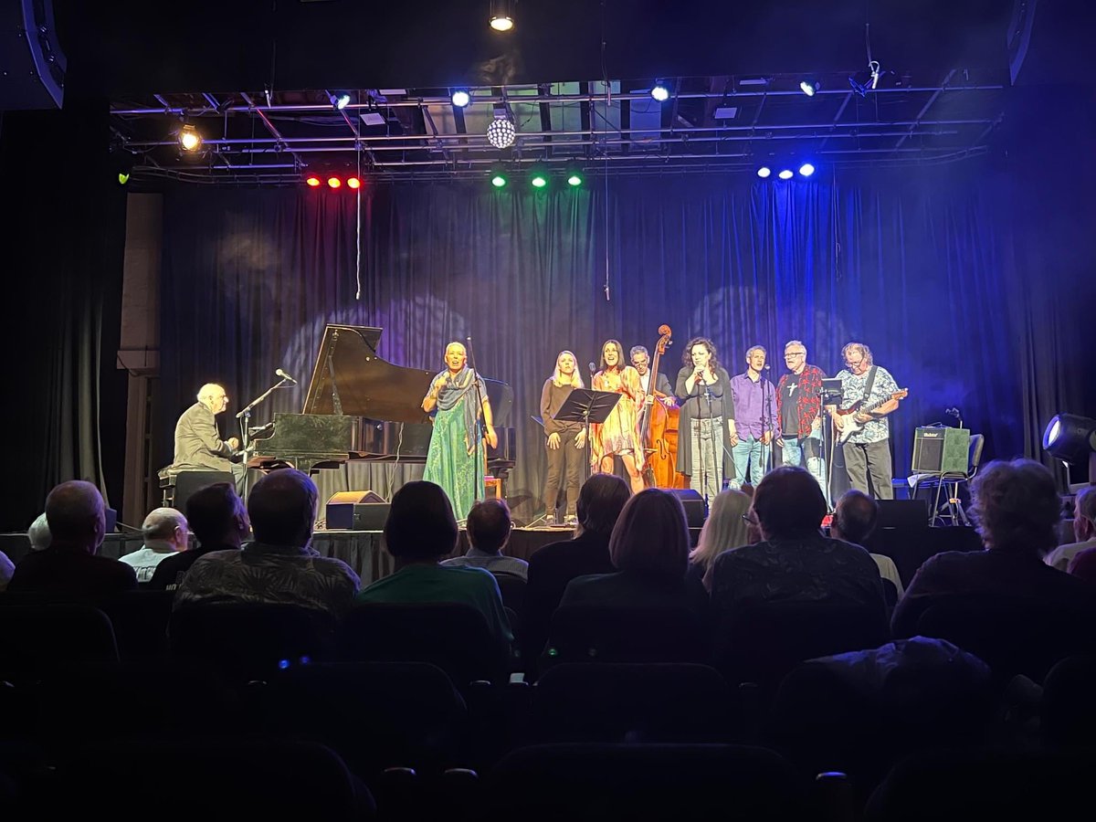 barbjungr's tweet photo. From encore of our #VisionsOfDylan festival ⁦@farnhammaltings⁩ last night. Brilliant audience we had a blast.⁦@joharropmusic⁩ ⁦@simonwallace_88⁩ ⁦@MikeLindup⁩ #sarahgillespie #robbjohnson ⁦@PeteGlanville21⁩ #hannahscott #davidemantovani #jaystapley https://t.co/yWgM7v5PKo