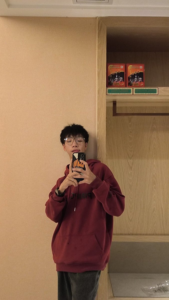 mumu147590's tweet photo. 2个帅弟弟的表演 偷偷拍摄🎬哈哈😄 https://t.co/XSzqW9Sir7