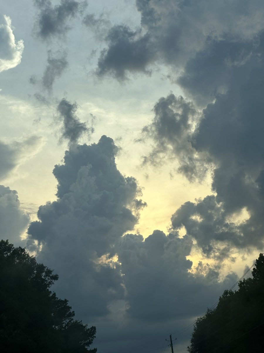 zlatt_a's tweet photo. What’s yall most recent sky picture? Just tryna find my mutuals🤍 https://t.co/M0Aj6xrKTS
