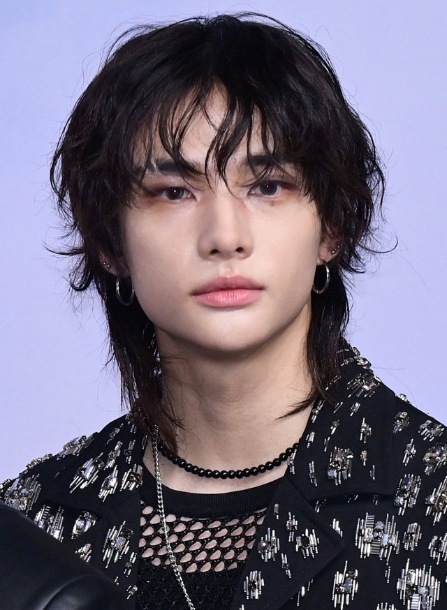 hyunjinpost's tweet photo. he looks so good https://t.co/5DgUUmURt0