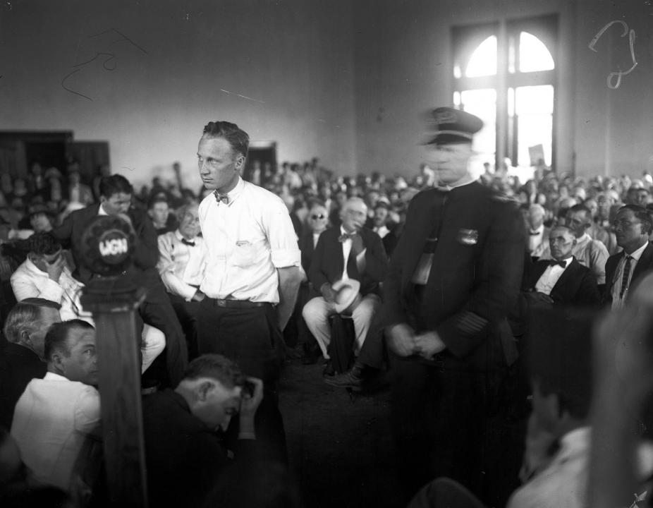 mariobianchi18's tweet photo. Il #21luglio 1925 a Dayton (Tennessee) l’insegnante di biologia #JohnScopes è giudicato colpevole di insegnamento in classe dell’evoluzionismo di Darwin e multato di 100 $. Il Butler Act vietava di negare la versione biblica dell’origine dell’umanità. Sentenza poi annullata. https://t.co/aEYnmPDHFL