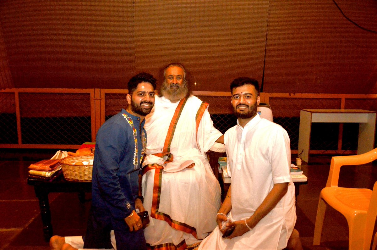 Sidashofficio's tweet photo. We're Grateful to have you #Gurudev @SriSri Ji❤️,
@Theashwaniarora Bhaiya❤️
@Thesiddharthkar Bhaiya❤️ in our life! We are thankful to you for your endless love and blessings for us! Fortunate to have you! ❤️

शुभ गुरू पुर्णिमा ❤️🌸

-Team SidAsh ❤️ 

#GuruPurnima2024 #Gratitude https://t.co/LQ3KqlM9At