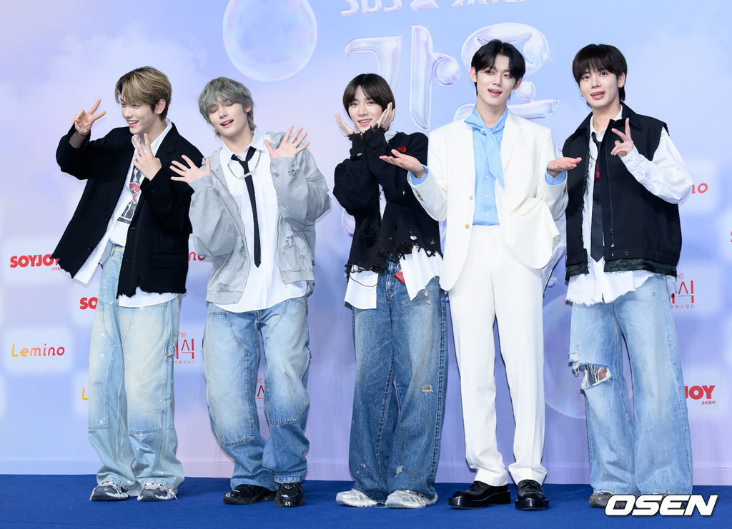 viraltakes's tweet photo. TXT at 2024 sbs gayo daejeon summer red carpet. https://t.co/ERUOSYEGS2