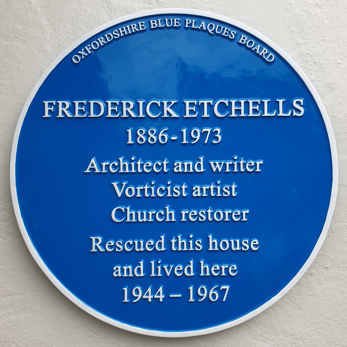 Oxblueplaques's tweet photo. An Oxfordshire blue plaque remembering the artist, architect, and writer Frederick Etchells was unveiled at West Challow yesterday (20 July 2024) https://t.co/kF7GzwHv6r https://t.co/xDZDn0w1ls