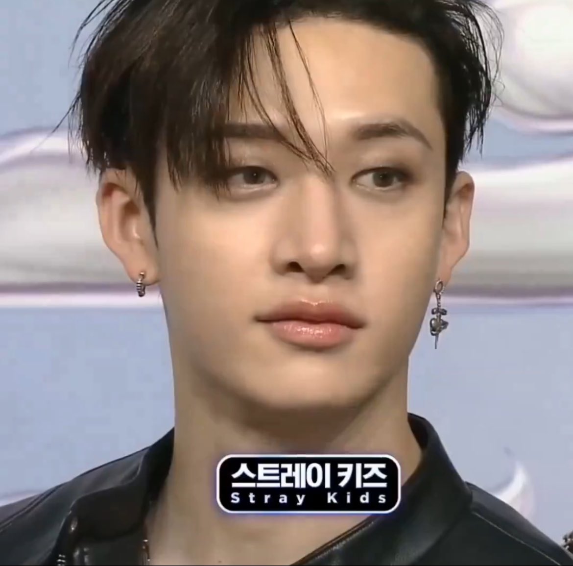 BCHANPIC's tweet photo. HE LOOKS SO GOOD WTF!!!!? https://t.co/cZYjU9DZ4v