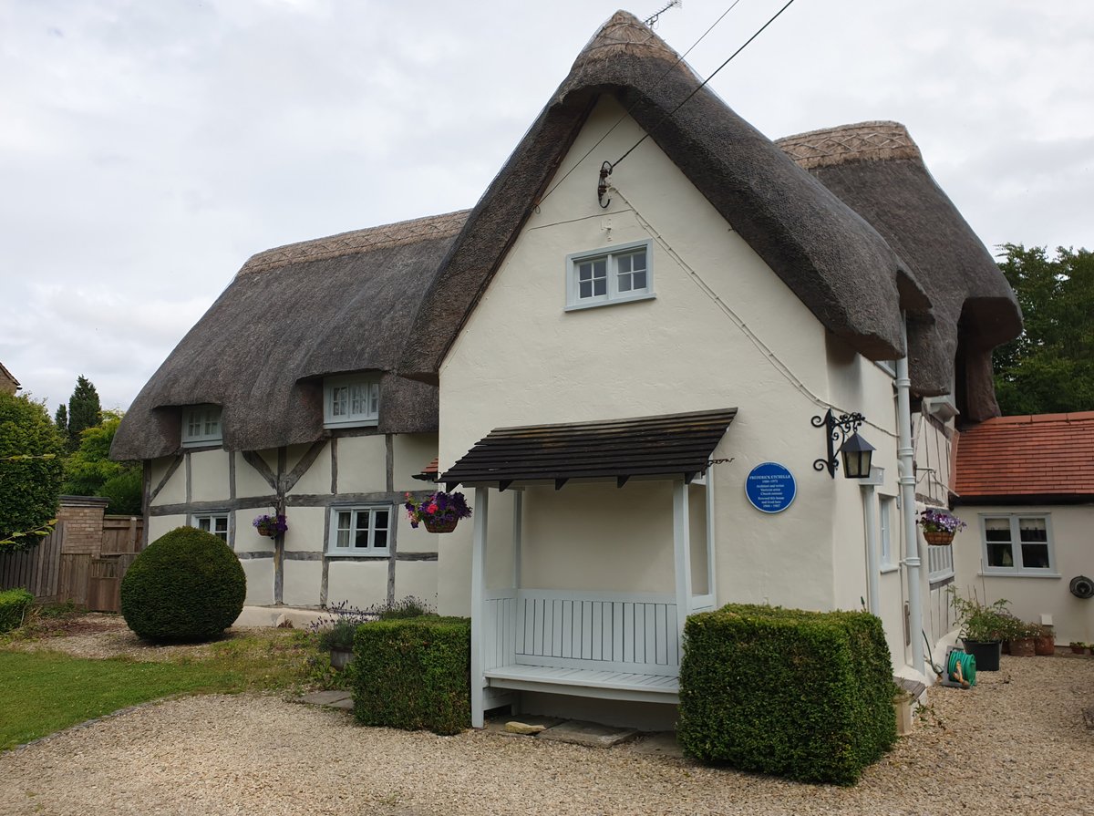 An Oxfordshire blue plaque remembering the artist, architect, and writer Frederick Etchells was unveiled at West Challow yesterday (20 July 2024) oxonblueplaques.org.uk/plaques/etchel…
