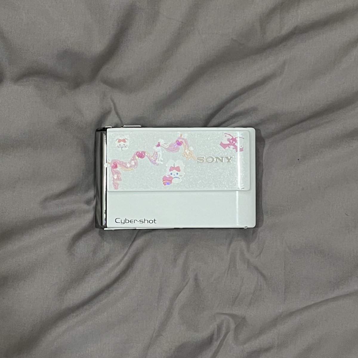 ttanasitt's tweet photo. 🎲 Sony  dsc T70 🎲 บอดี้สวย จอสวย ถ่ายได้ปกติ ซูมลื่น เเฟรชออก 
🌟ราคา 1850 ฿ ส่งฟรี
📍ตำหนิ ฝาเเบตล็อคไม่อยู่ เเต่มีที่ล็อคเเบตเเบตไม่หลุดออกมาคั้บบ
📌 กล้อง เเบต สายคล้อง
✅  ดูรูปเพิ่มเติม dm มาได้เลยย
#กล้องดิจิตอลมือสอง #กล้องดิจิตอล #ส่งต่อกล้อง #digitalcamera https://t.co/c1r2uuWvGj