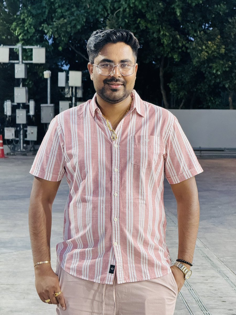 गुरू ब्रह्मा गुरू विष्णु, गुरु देवो महेश्वरा,
गुरु साक्षात परब्रह्म, तस्मै श्री गुरुवे नम:।

 गुरु बिन ज्ञान न होत है, 
गुरु बिन दिशा अजान, 
गुरु बिन इन्द्रिय न सधें,
 गुरु बिन बढ़े न शान 🙏
जीवन में किसी न किसी कठिन पड़ाव में गुरु की  आवश्कता होती है
ये गुरु माता पिता से ही सुरु