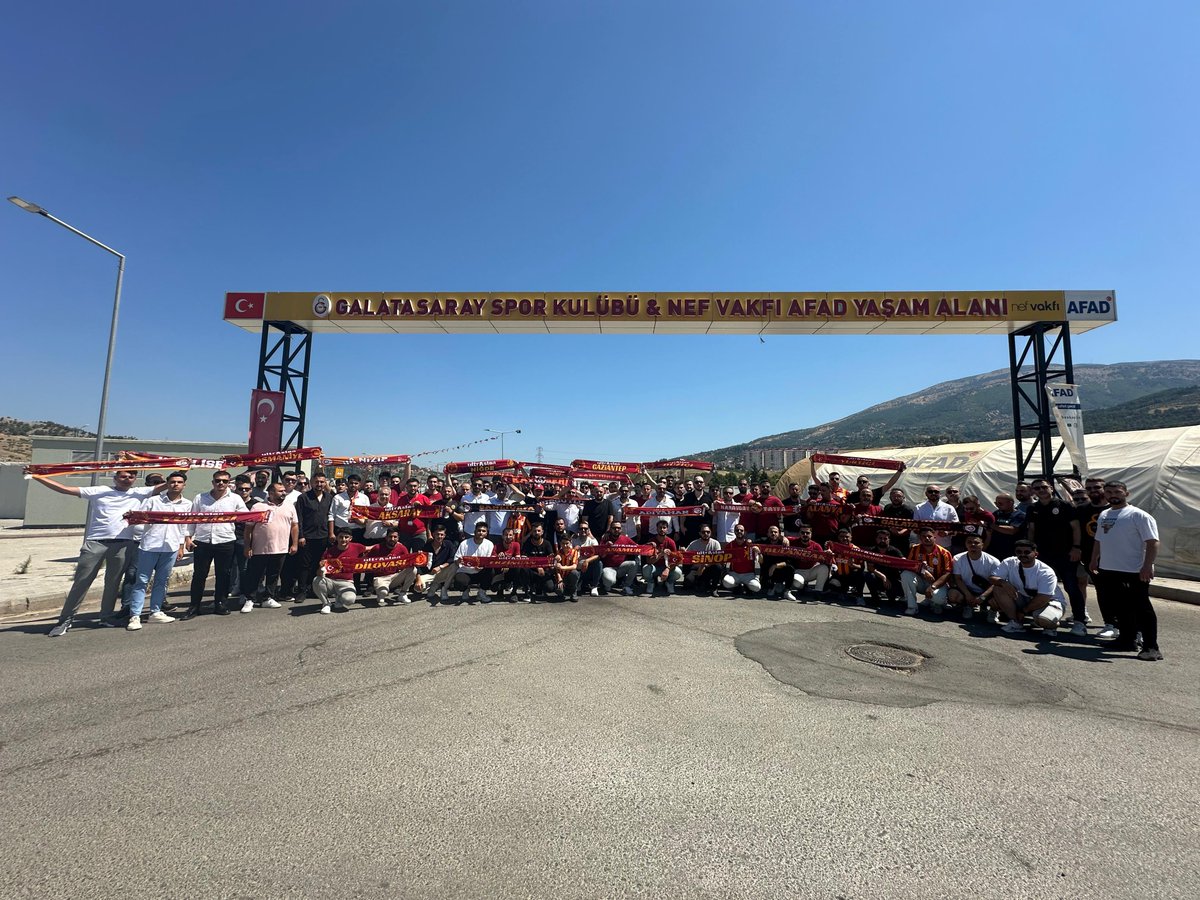uAYurtici's tweet photo. ultrAslan Yurtiçi Temsilciler toplantısı öncesi Galatasaray Konteyner Kent’te temsilciliklerimiz ile birlikte kahvaltı programını gerçekleştirdik. #uAYurtiçi https://t.co/TiimaluMK3
