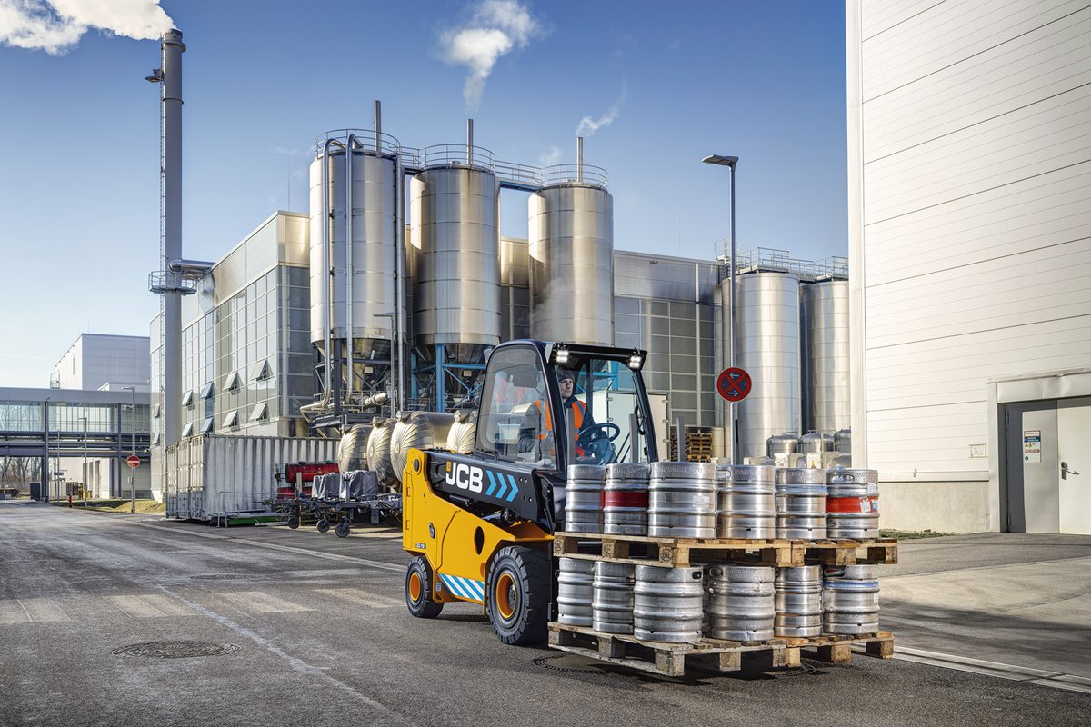 ScotJCB's tweet image. Efficiency meets safety with the JCB Electric Teletruk. Featuring unique Load Motion Control for increased on-site safety and unrivaled visibility. Explore its benefits today: bit.ly/4cwvVSe

#logisitics #JCB #teleruk #construction