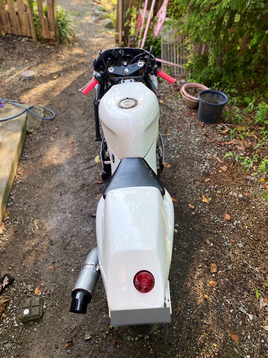 tone19_gdb's tweet photo. 隅々まで洗車した
カッコよすぎね？

#mc19 #cbr https://t.co/EN2opPf5HP