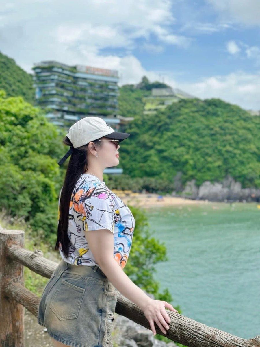 WesletRyan's tweet photo. Nhìn chị đã thấy chị không thiếu gì chỉ thiếu tình … LH zalo 034 7932192 để được kết nối tới chị nhé #mbbg #sgmm #may_bay_ba_gia #phicong #phicongtre https://t.co/z55VIEFOvU