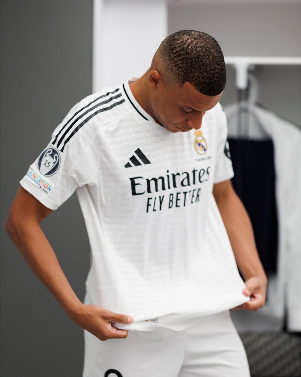realmadrid's tweet image. 🤩👕 @KMbappe 
#WelcomeMbappé