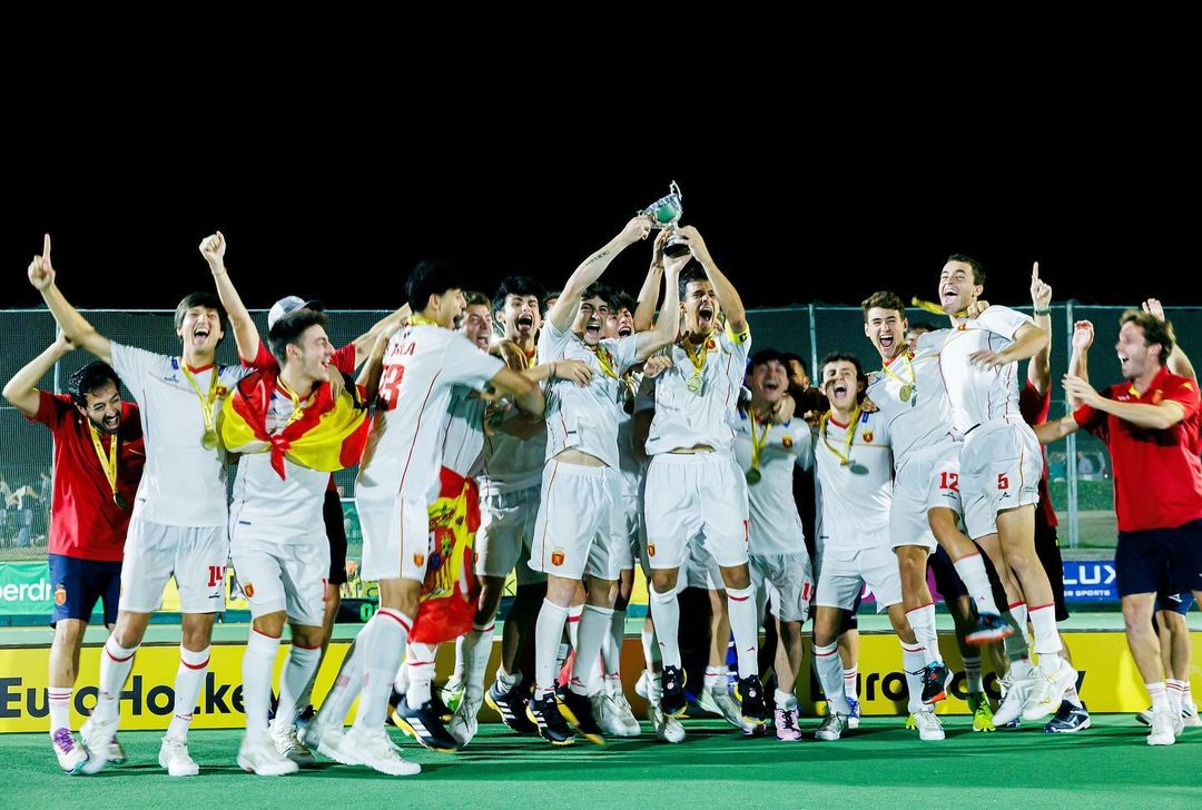 COE_es's tweet photo. 🏑 Lo de ayer ya es pasado...pero el futuro es muy prometedor, @rfe_hockey ❤️ https://t.co/Nqmb4mNsp3