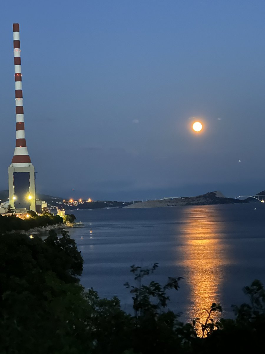 mkundek's tweet image. Pun mjesec sinoć #setnja #kostrena