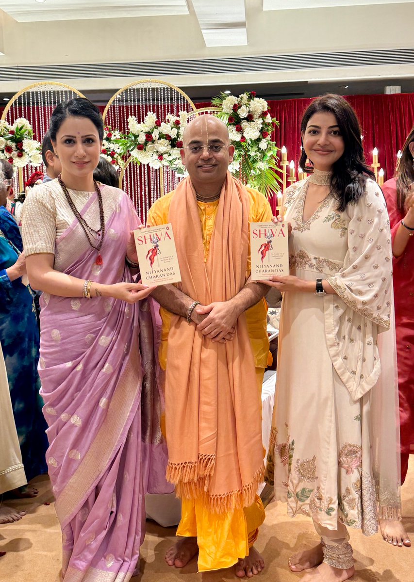 Honoured to unveil the book “SHIVA” by @nityananda_c Prabhu ji along with <a href="/MsKajalAggarwal/">Kajal Aggarwal</a> ji &amp; <a href="/vijayjdarda/">Vijay Darda</a> ji in #Mumbai . It was wonderful to witness the admiration &amp; love the audience showered towards Prabhu ji. Book is full of fascinating stories of Lord Shiva &amp; Lord Vishnu