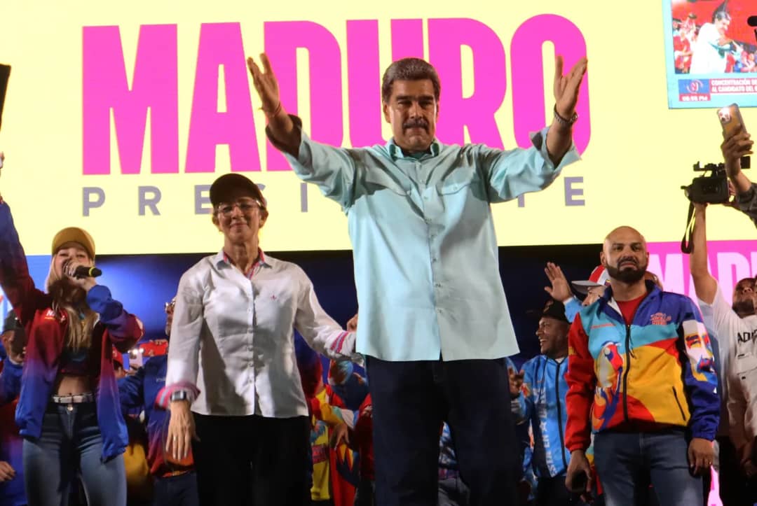 lasbasesconJCB's tweet photo. Llenos de alegría y compromiso irrestricto hacia el candidato de la Paz @NicolasMaduro, Puerto Cabello dijo presente este #13Jul en la Av. "Araguita" municipio Guacara, todas las fuerzas revolucionarias unidas, rumbo a la victoria del pueblo el #28Jul #LaEsperanzaEstaEnLaCalle💪 https://t.co/kDO0RcTZEQ