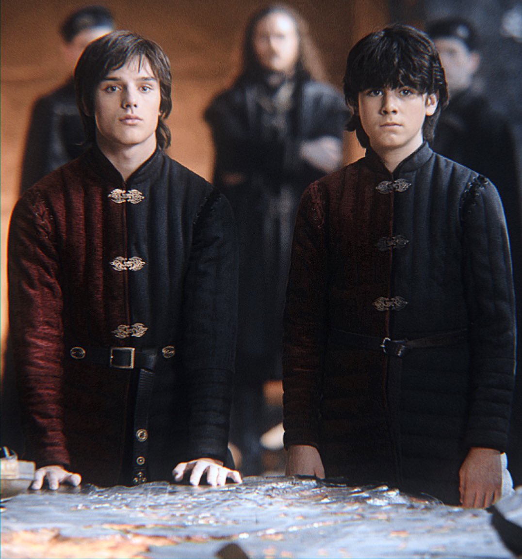 targrealness's tweet photo. it’s funny how team black can rightfully call Aegon ped0 r@pist and Aemond psychotic egocentric mass murderer and the only thing team green stans can say about Rhaenyra’ sons is “b-b-but they are BASTARDS THEY DONT DESERVE ANY RIGHTS” 😭 https://t.co/hMliqL21zs