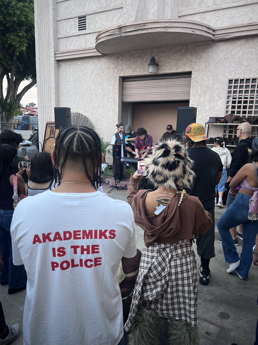 Chuckisdope's tweet photo. Live from East LA. https://t.co/W9uNC4CltW
