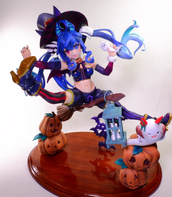 「イクノ～!見て見て!空飛べちゃったー!」ハロウィンの夜に飛び立つ師匠とナイスネイチャのガレージキットです!大ボリュームで磨きやすい作りですい繊細な髪の毛の靡きや浮遊するような立体的な構造を楽しんでください!塗装様#WF2024S #WF2024夏#ウマ娘#ツインターボ 