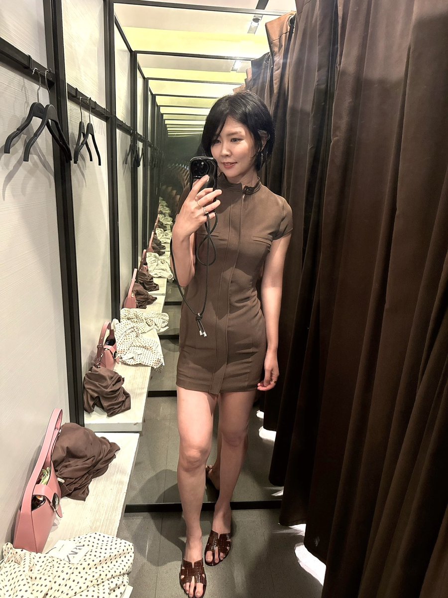 imisscurry's tweet photo. 絶対着て出かけないのに可愛いからセールで買ってしまった。部屋コスプレ用。 https://t.co/UdiugrptBH