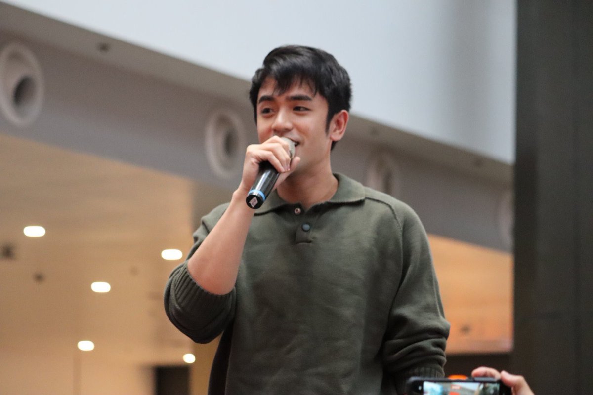 Sparkle_GMA's tweet photo. David Licauco wowed the crowd at #PinoyCon at One Ayala 🫶🏻 He definitely left us eagerly awaiting #PulangAraw’s premiere!

#DavidLicauco https://t.co/qaxOOlRUop
