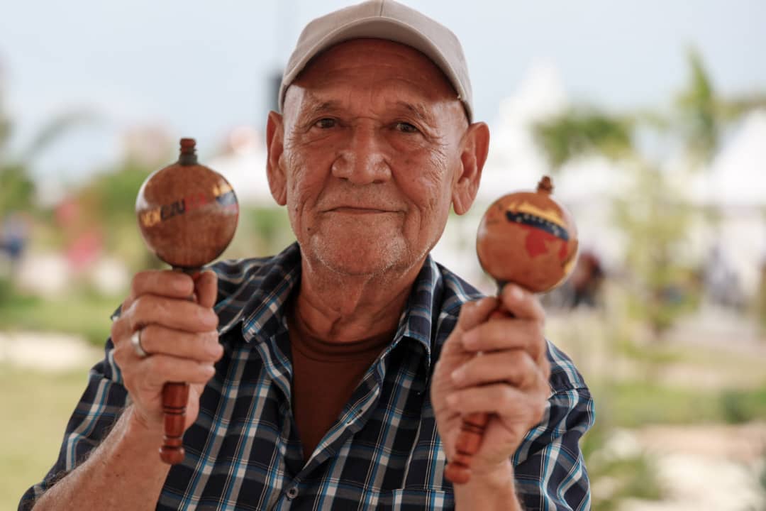 #14Jul  🇻🇪 📢 ¡ETIQUETA DEL DÍA! ▶️

#VenezuelaUnidaAvanza

¡Crecemos juntos como país!