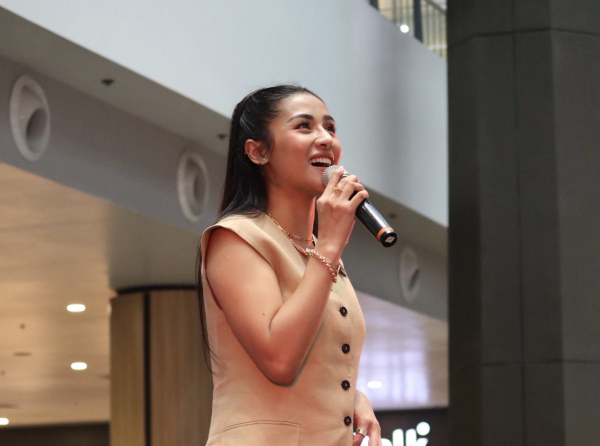 Sparkle_GMA's tweet photo. Did you catch #PulangAraw star Sanya Lopez at #PinoyCon at One Ayala? Her energy was contagious and we can’t get enough! ❤️‍🔥

#SanyaLopez https://t.co/fISXK6neyG